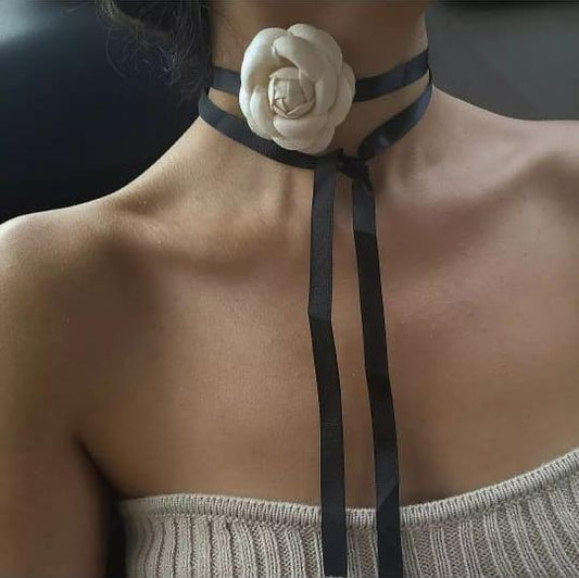 Collar tela rosa crema